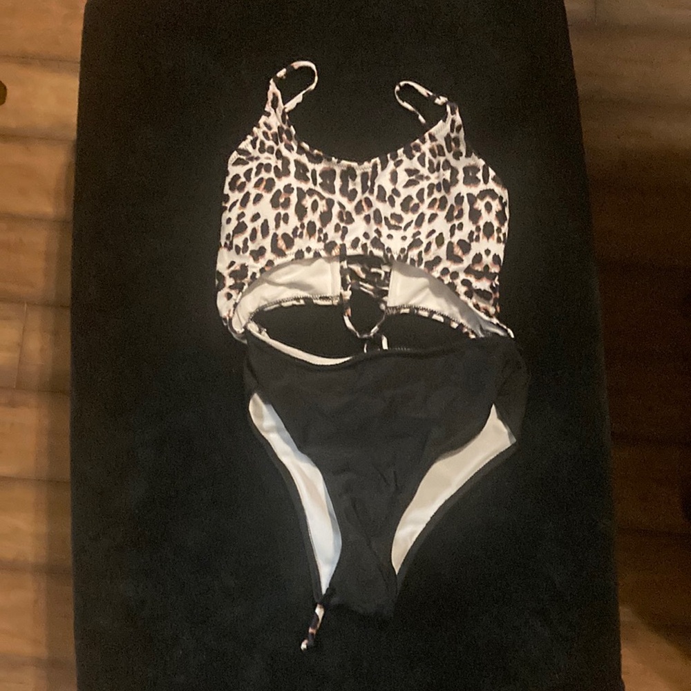 Size S women’s one piece leopard print swimsuit